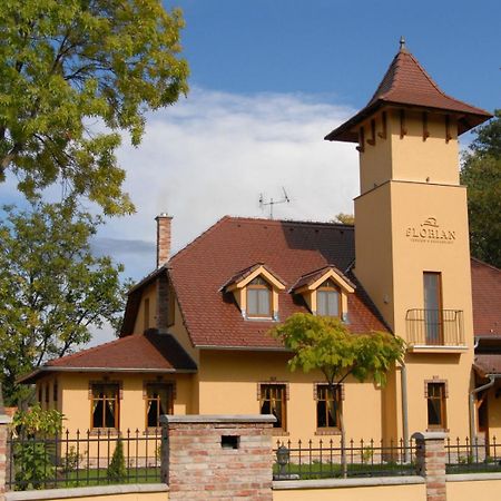 St. Florian Restaurant & Pension Vrakúň Exterior foto
